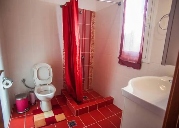 Helmata With Privecy